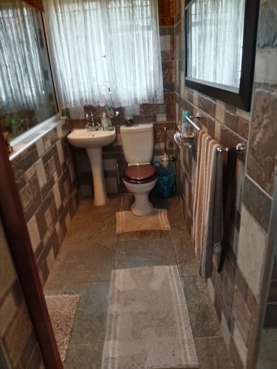 5 Bedroom Property for Sale in Lourenspark North West
